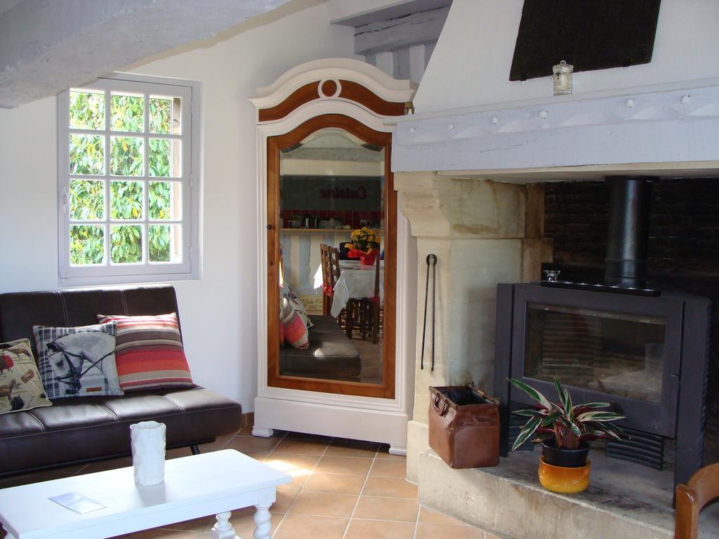 Bed and Breakfast Le Vieux Castel à Goustranville Extérieur photo