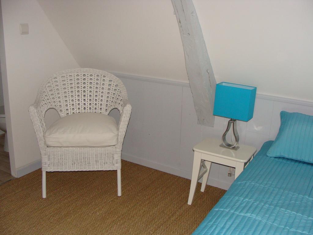 Bed and Breakfast Le Vieux Castel à Goustranville Chambre photo