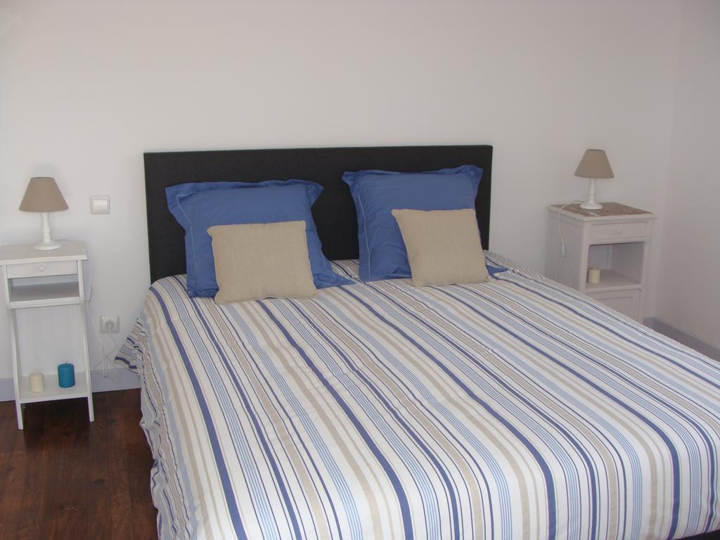 Bed and Breakfast Le Vieux Castel à Goustranville Extérieur photo